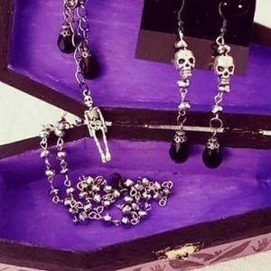 NECKLACE, EARRINGS & TRINKET BOX